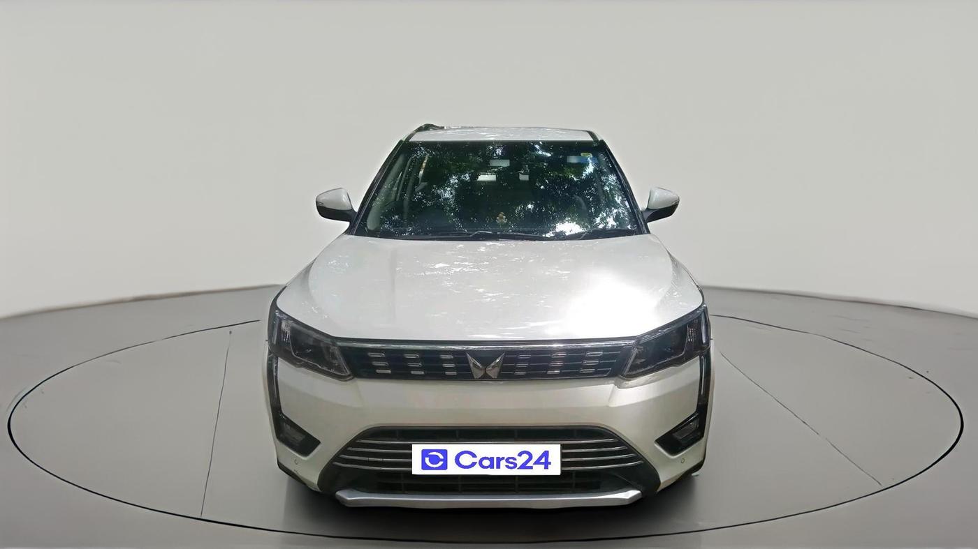 2022 Mahindra XUV300 W8 (O) 1.2 PETROL AMT, Petrol, Automatic, 13,123 km, exterior