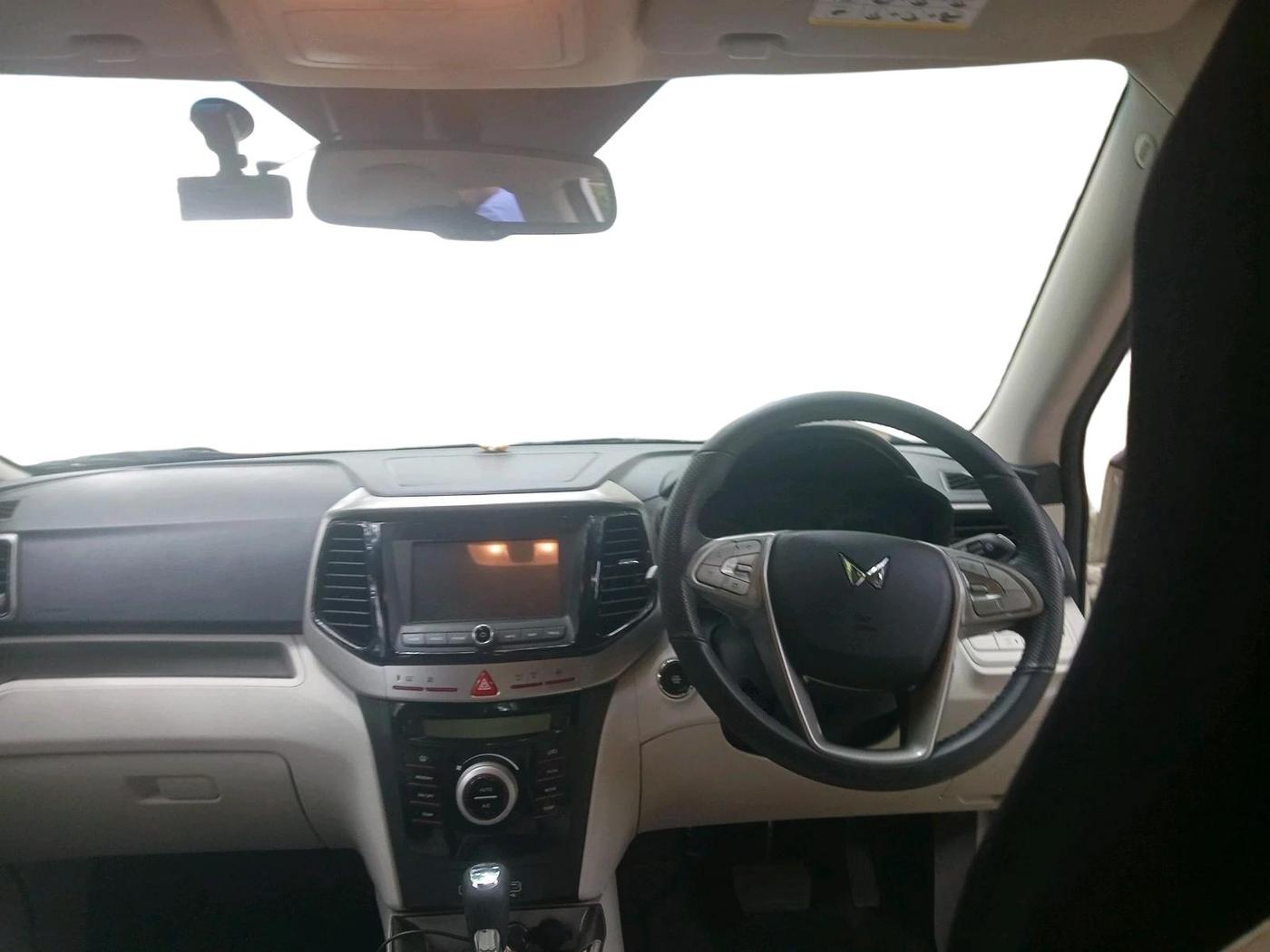 2022 Mahindra XUV300 W8 (O) 1.2 PETROL AMT, Petrol, Automatic, 13,123 km, interior