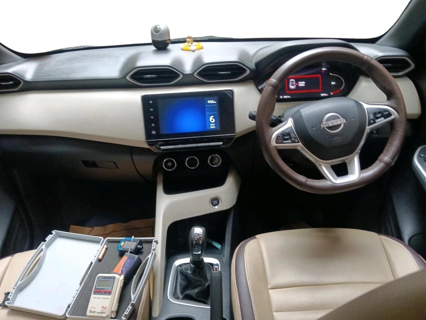 2024 Nissan MAGNITE XV AMT EZ Shift DT, Petrol, Automatic, 6,476 km, interior