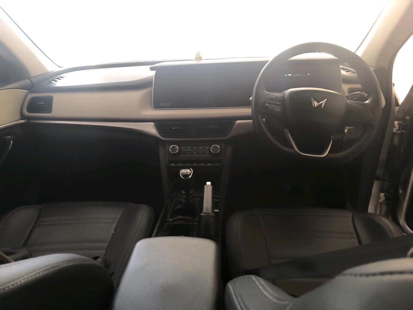 2021 Mahindra XUV700 AX 5 P MT 7 STR, Petrol, Manual, 55,055 km, interior