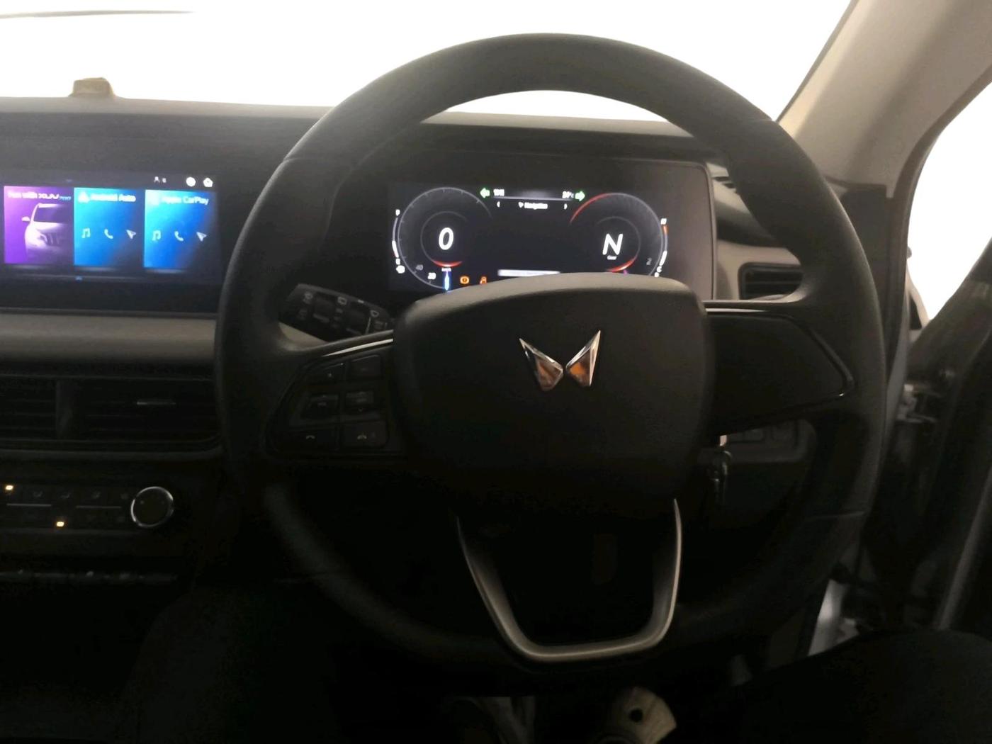 2021 Mahindra XUV700 AX 5 P MT 7 STR, Petrol, Manual, 55,055 km, interior