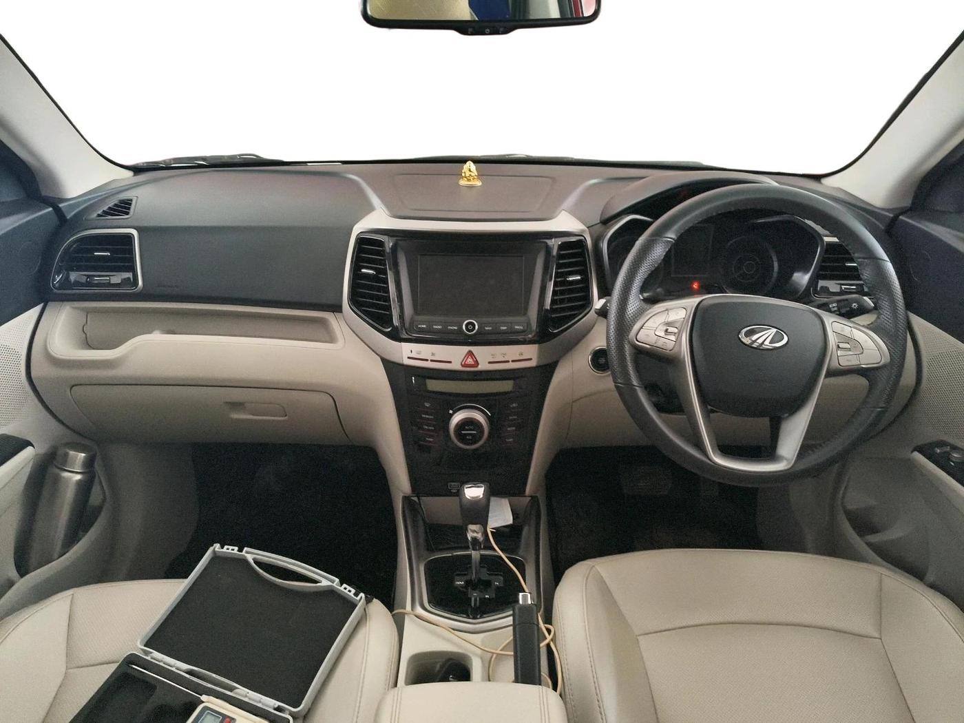 2022 Mahindra XUV300 W8 (O) 1.2 PETROL AMT, Petrol, Automatic, 19,173 km, interior