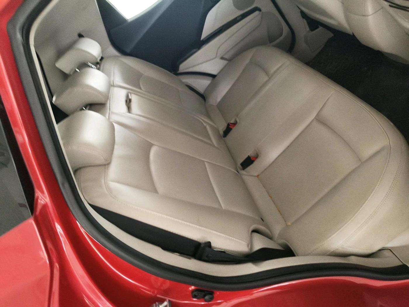 2022 Mahindra XUV300 W8 (O) 1.2 PETROL AMT, Petrol, Automatic, 19,173 km, interior