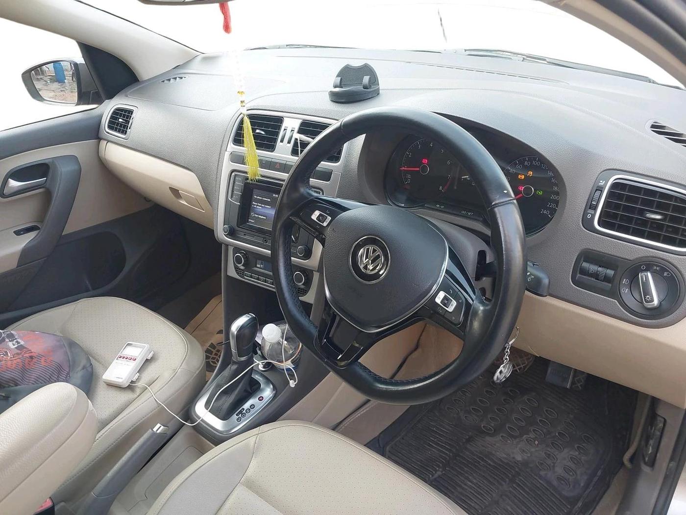 2016 Volkswagen Vento HIGHLINE PETROL AT, Petrol, Automatic, 15,223 km, interior