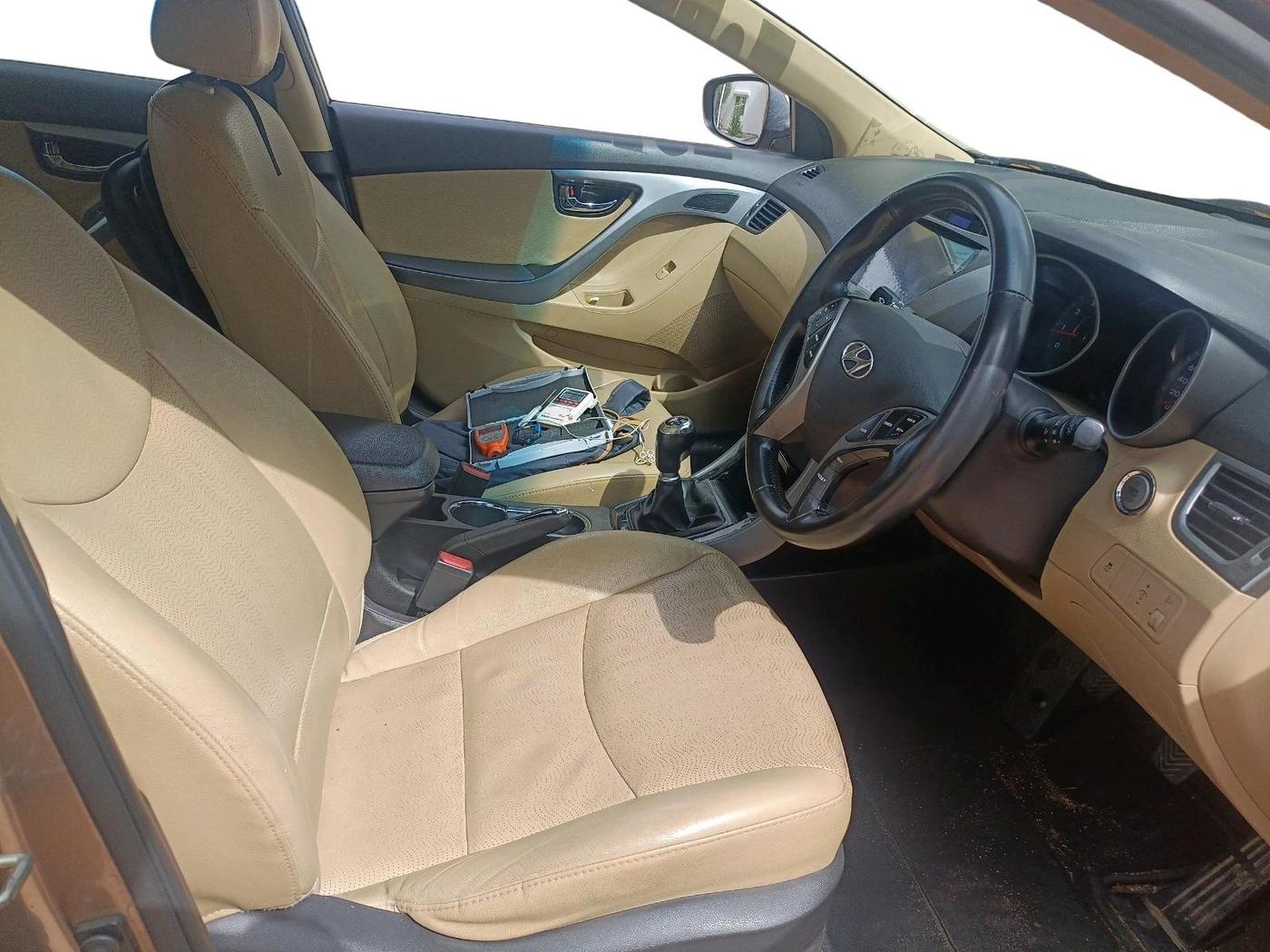 2013 Hyundai New Elantra 1.8 SX MT VTVT, Petrol, Manual, 1,25,718 km, interior