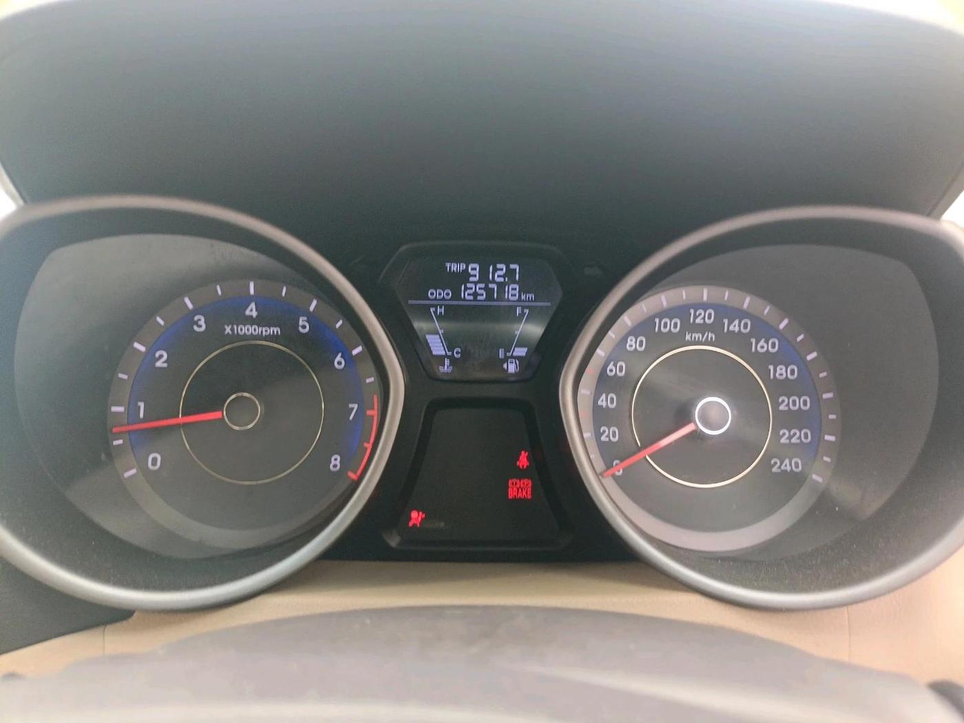 2013 Hyundai New Elantra 1.8 SX MT VTVT, Petrol, Manual, 1,25,718 km, interior