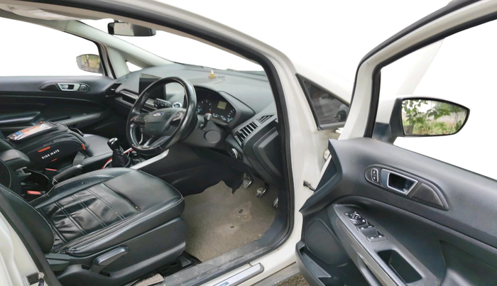 2018 Ford Ecosport TITANIUM + 1.5L DIESEL, Diesel, Manual, 1,04,104 km, interior