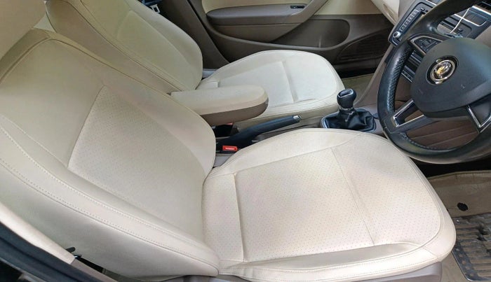 2015 Skoda Rapid 1.6 MPI STYLE PLUS, Petrol, Manual, 67,300 km, interior