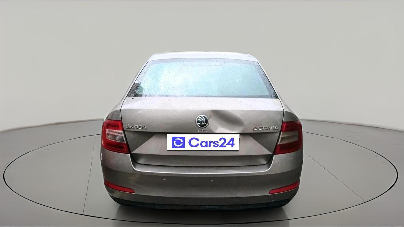 2015 Skoda Octavia ELEGANCE 2.0 TDI AT, Diesel, Automatic, 1,53,372 km, exterior