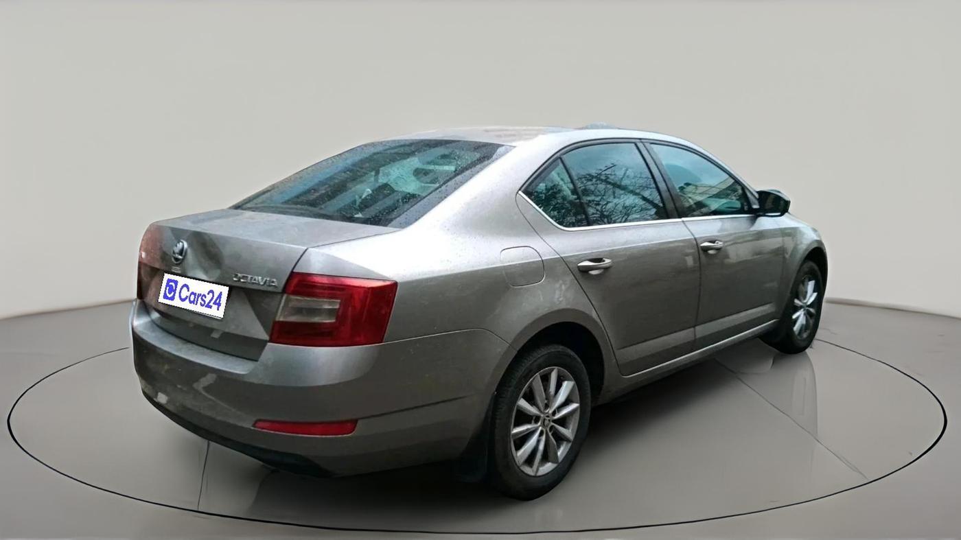 2015 Skoda Octavia ELEGANCE 2.0 TDI AT, Diesel, Automatic, 1,53,372 km, exterior