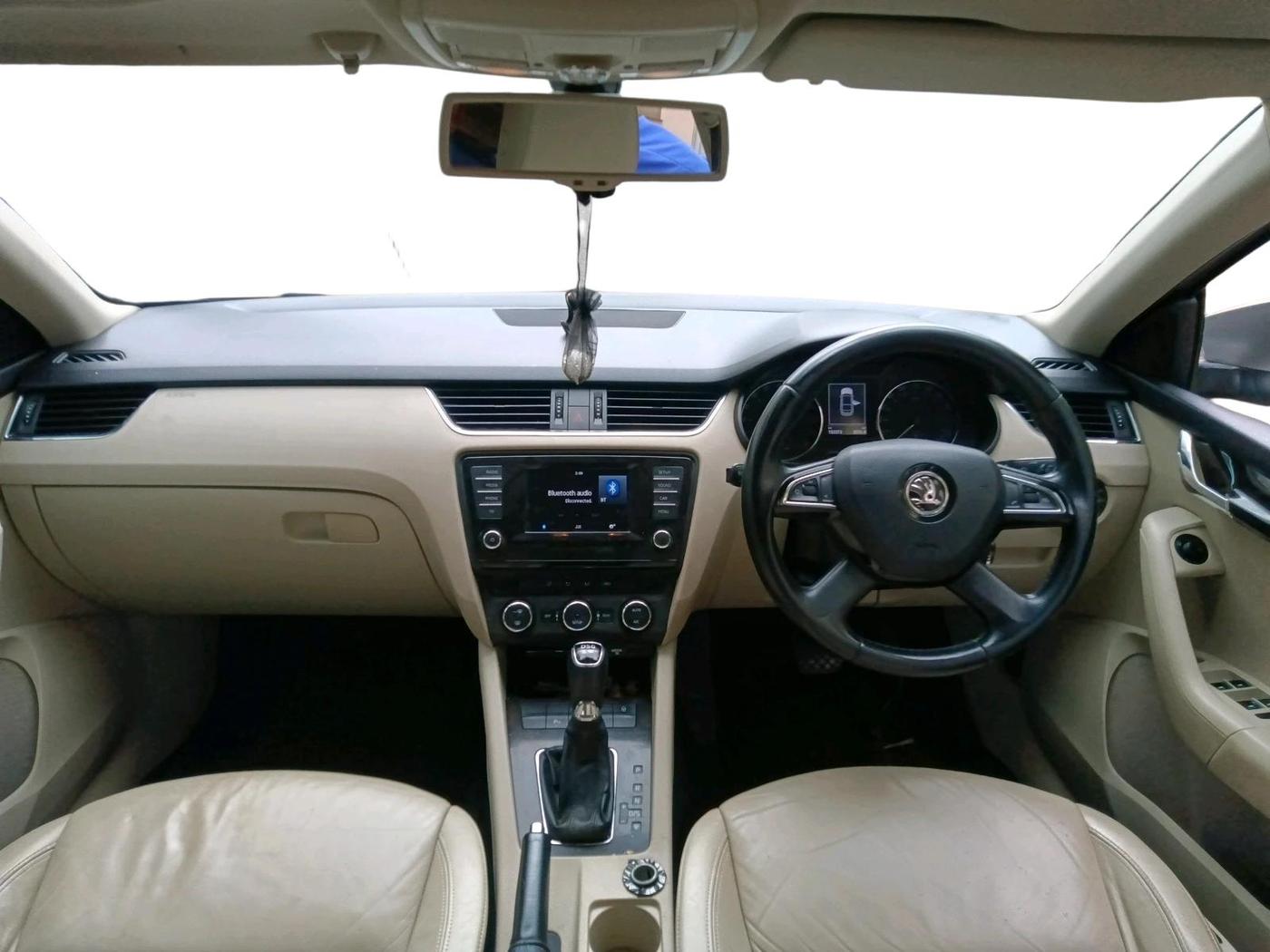 2015 Skoda Octavia ELEGANCE 2.0 TDI AT, Diesel, Automatic, 1,53,372 km, interior