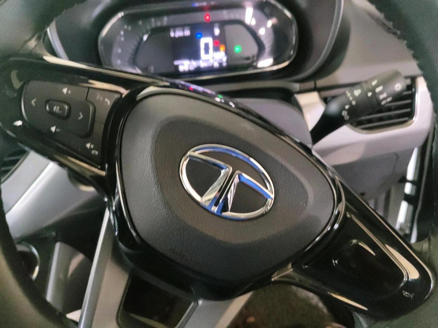 2022 Tata NEXON XM SUNROOF DIESEL, Diesel, Manual, 15,401 km, interior