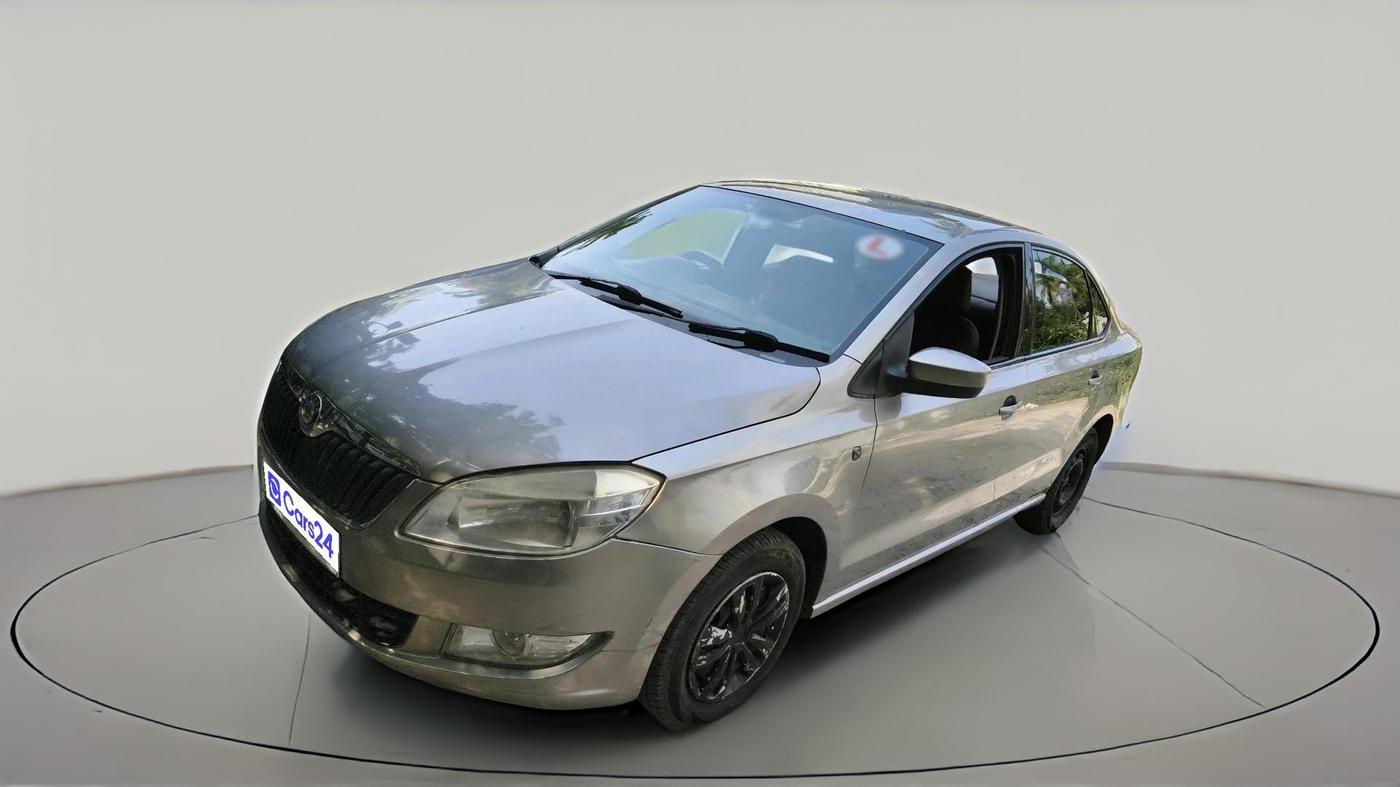 2013 Skoda Rapid AMBITION 1.6 MPI MT, Petrol, Manual, 1,36,218 km, exterior