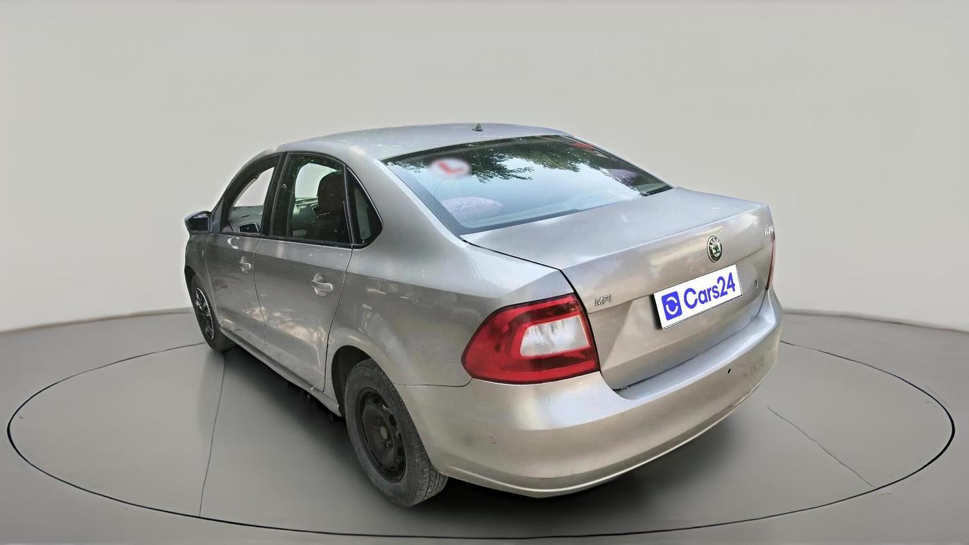 2013 Skoda Rapid AMBITION 1.6 MPI MT, Petrol, Manual, 1,36,218 km, exterior