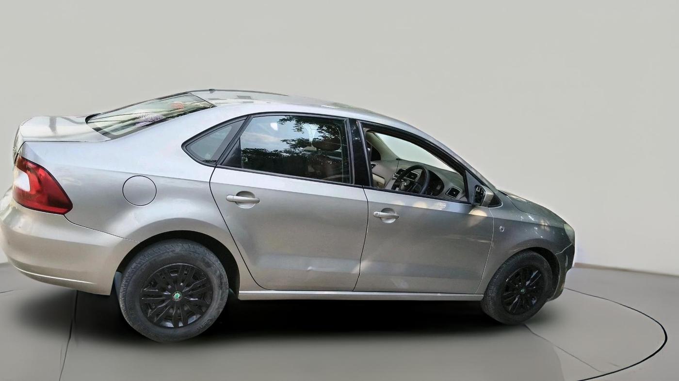 2013 Skoda Rapid AMBITION 1.6 MPI MT, Petrol, Manual, 1,36,218 km, exterior