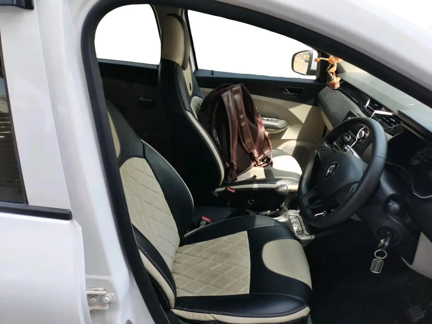 2020 Renault TRIBER RXL AMT, Petrol, Automatic, 33,995 km, interior
