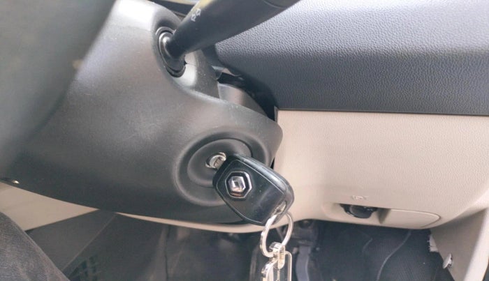 2020 Renault TRIBER RXL AMT, Petrol, Automatic, 33,995 km, interior