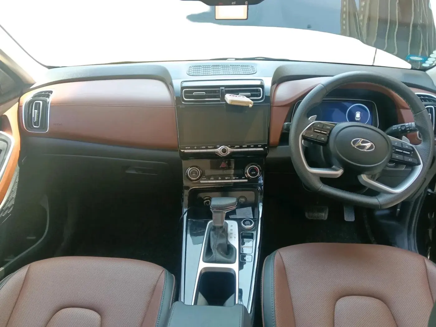 2023 Hyundai ALCAZAR PLATINUM (O) 7STR 1.5 AT, Petrol, Automatic, 17,076 km, interior