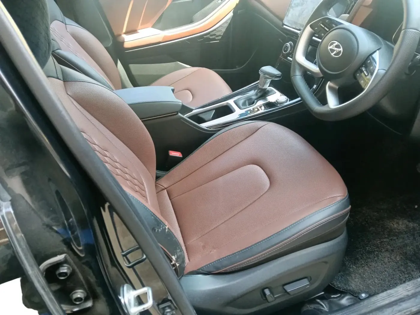 2023 Hyundai ALCAZAR PLATINUM (O) 7STR 1.5 AT, Petrol, Automatic, 17,076 km, interior