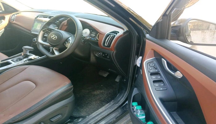 2023 Hyundai ALCAZAR PLATINUM (O) 7STR 1.5 AT, Petrol, Automatic, 17,076 km, interior