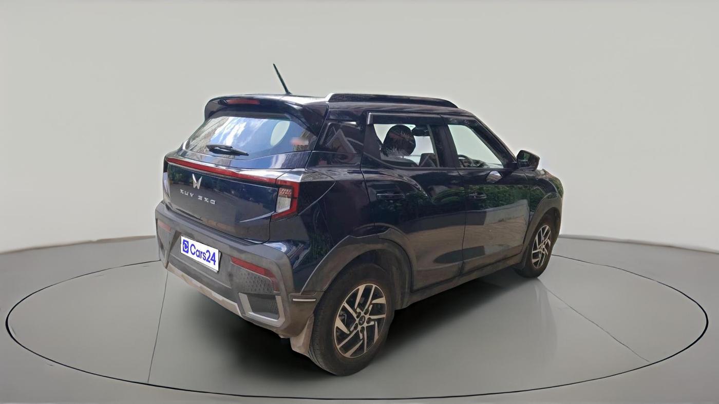 2025 Mahindra XUV 3XO AX5L 1.2 TGDi, Petrol, Manual, 6,227 km, exterior