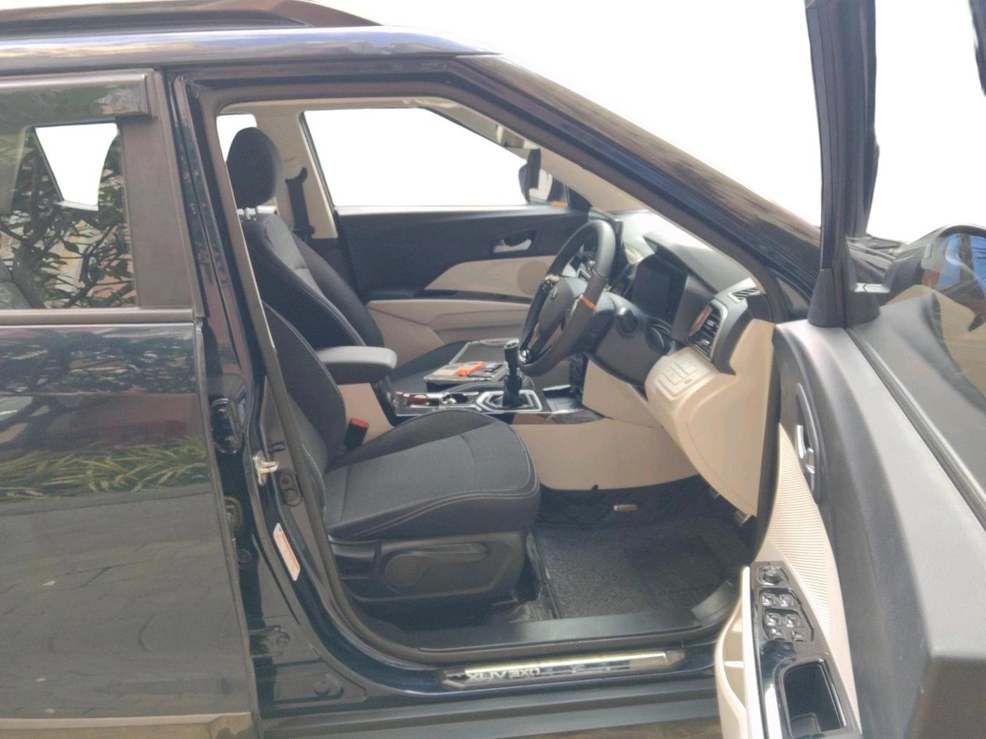2025 Mahindra XUV 3XO AX5L 1.2 TGDi, Petrol, Manual, 6,227 km, interior