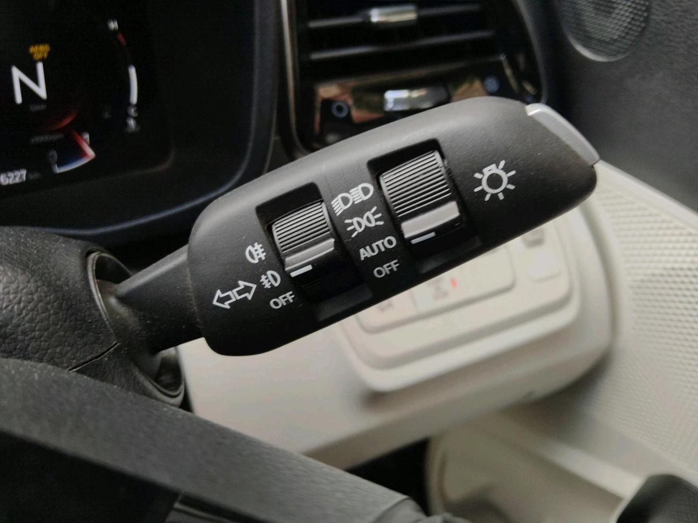 2025 Mahindra XUV 3XO AX5L 1.2 TGDi, Petrol, Manual, 6,227 km, interior