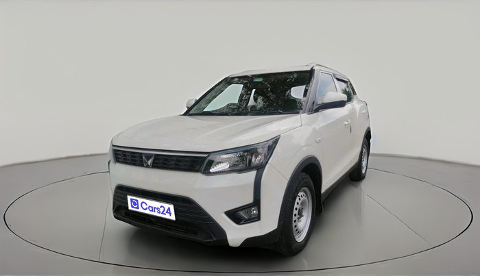 2023 Mahindra XUV300 W4 1.2 PETROL, Petrol, Manual, 13,567 km, exterior