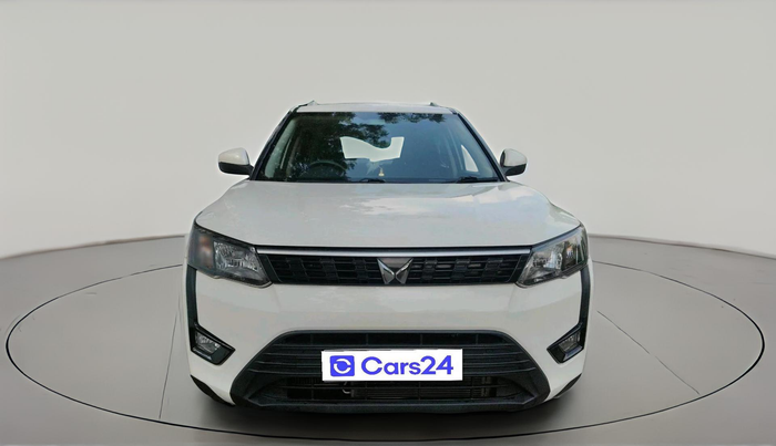 2023 Mahindra XUV300 W4 1.2 PETROL, Petrol, Manual, 13,567 km, exterior