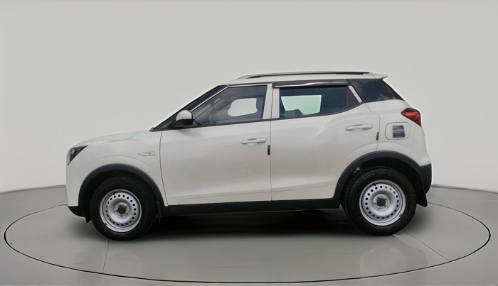 2023 Mahindra XUV300 W4 1.2 PETROL, Petrol, Manual, 13,567 km, exterior