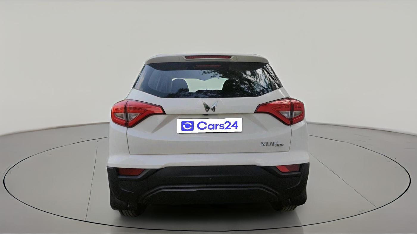 2023 Mahindra XUV300 W4 1.2 PETROL, Petrol, Manual, 13,567 km, exterior