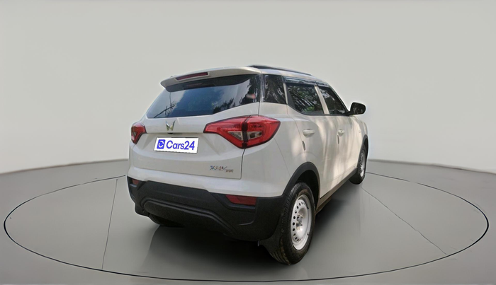 2023 Mahindra XUV300 W4 1.2 PETROL, Petrol, Manual, 13,567 km, exterior