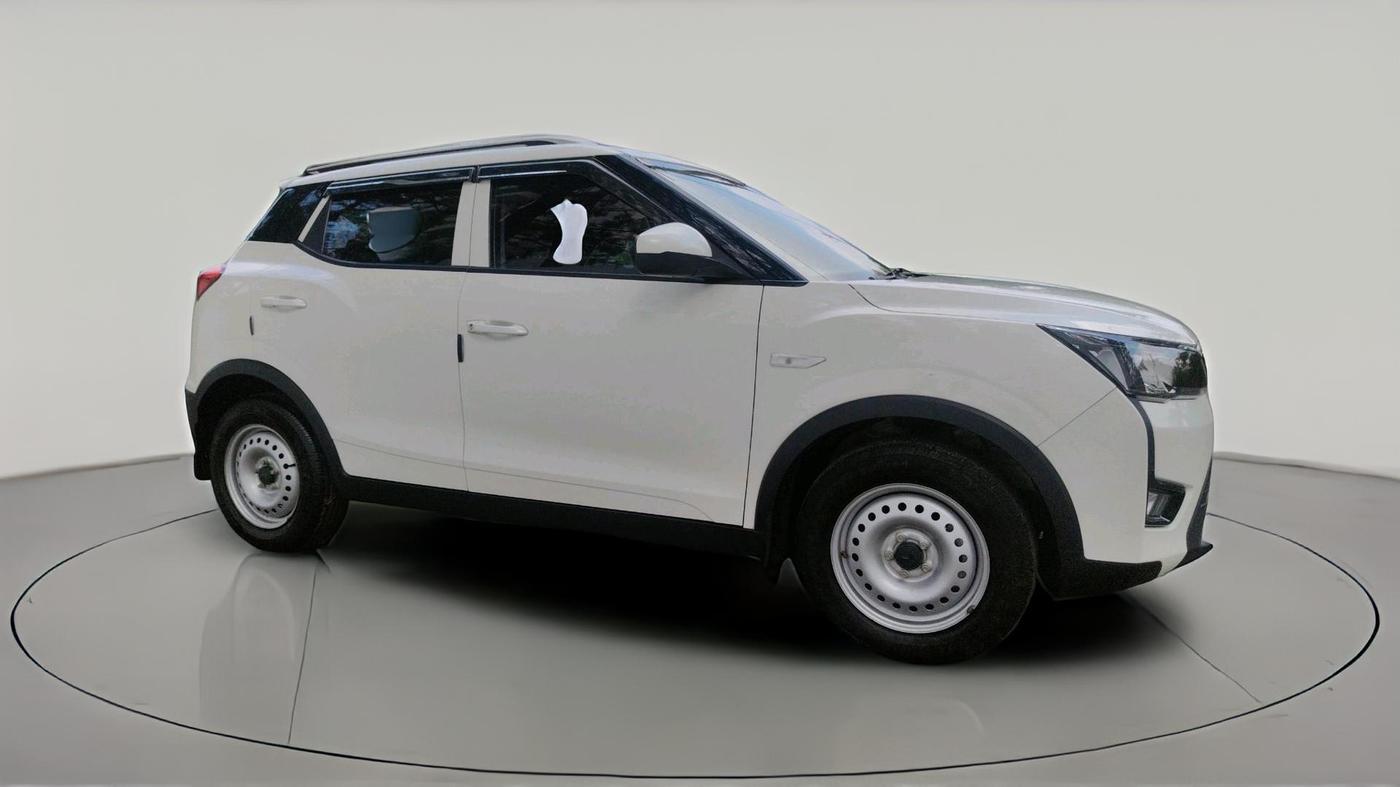 2023 Mahindra XUV300 W4 1.2 PETROL, Petrol, Manual, 13,567 km, exterior