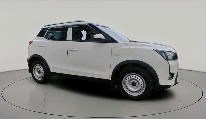2023 Mahindra XUV300 W4 1.2 PETROL, Petrol, Manual, 13,567 km, exterior