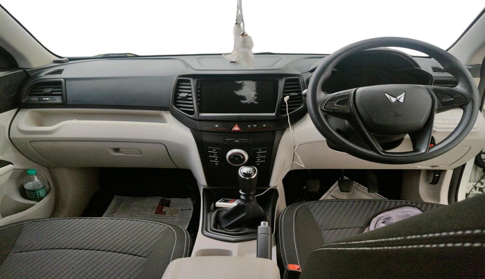 2023 Mahindra XUV300 W4 1.2 PETROL, Petrol, Manual, 13,567 km, interior