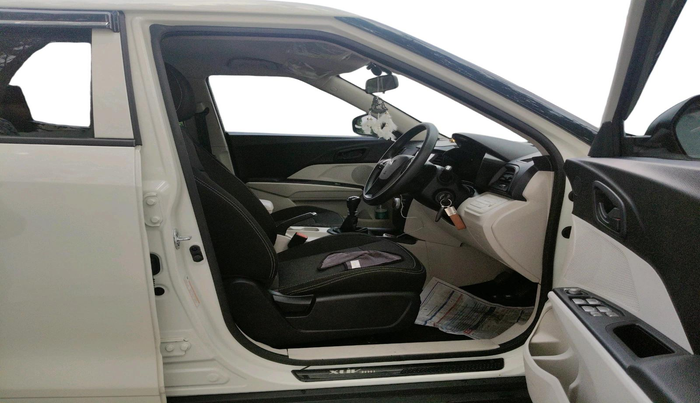 2023 Mahindra XUV300 W4 1.2 PETROL, Petrol, Manual, 13,567 km, interior