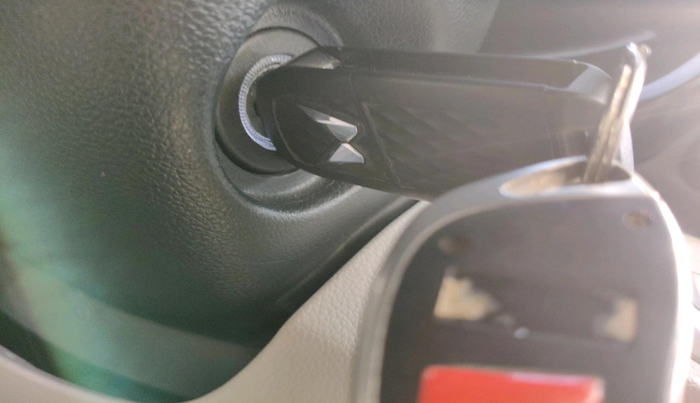 2023 Mahindra XUV300 W4 1.2 PETROL, Petrol, Manual, 13,567 km, interior