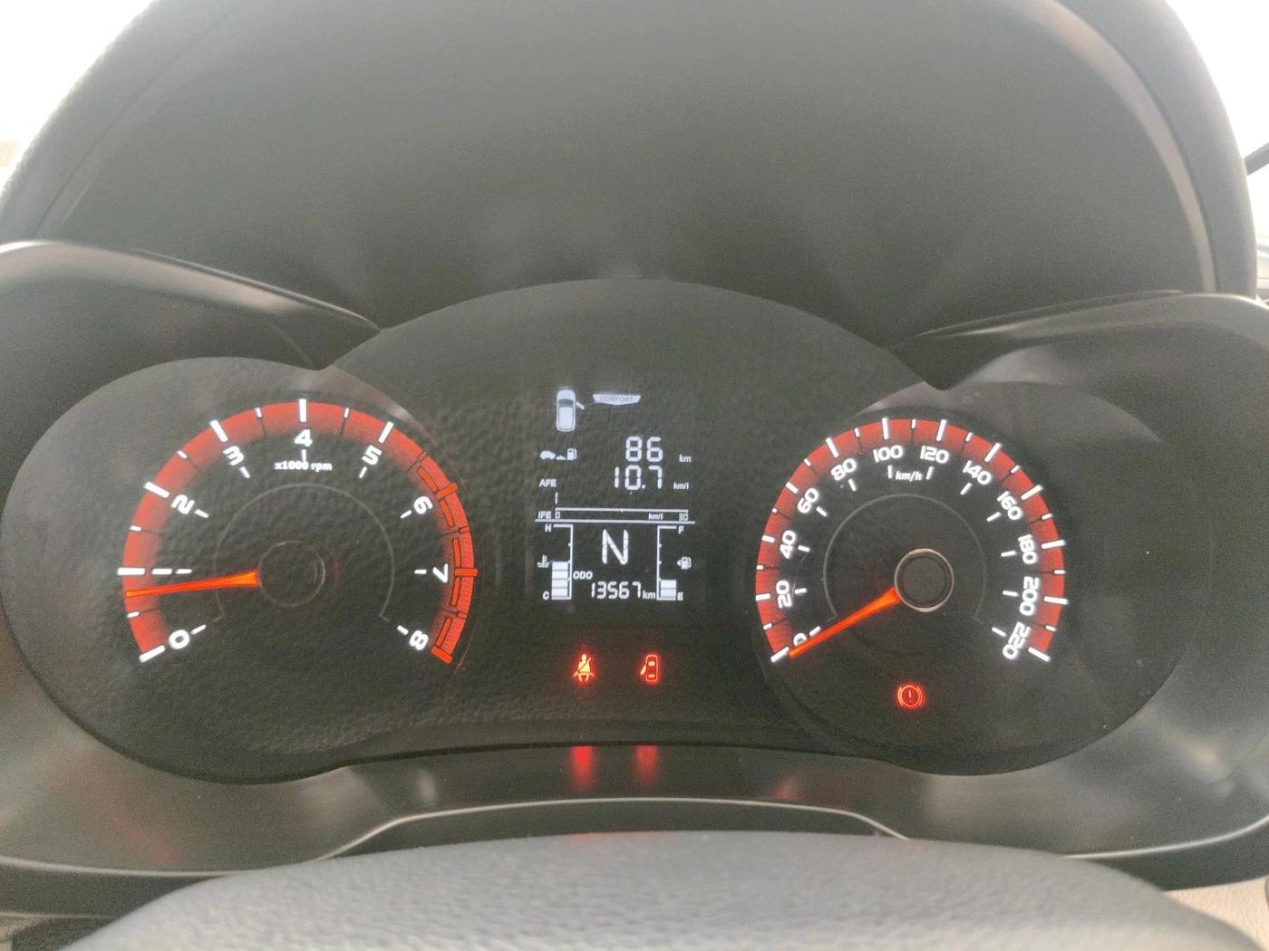 2023 Mahindra XUV300 W4 1.2 PETROL, Petrol, Manual, 13,567 km, interior