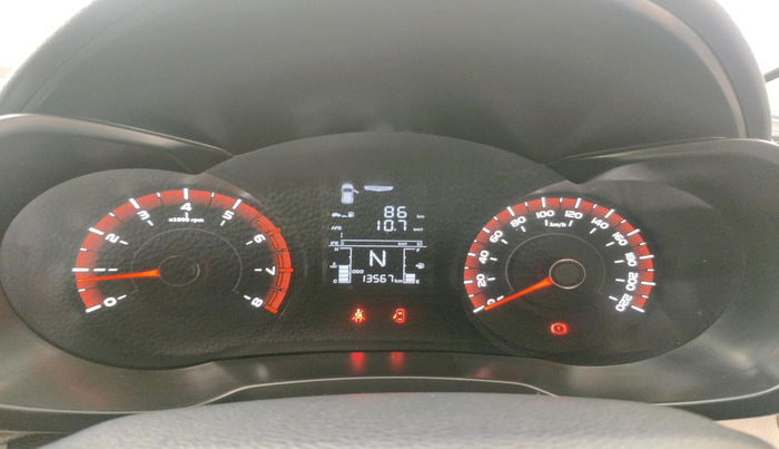 2023 Mahindra XUV300 W4 1.2 PETROL, Petrol, Manual, 13,567 km, interior