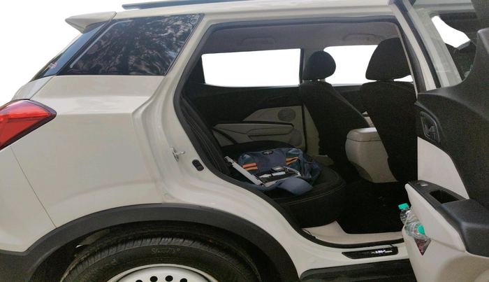 2023 Mahindra XUV300 W4 1.2 PETROL, Petrol, Manual, 13,567 km, interior