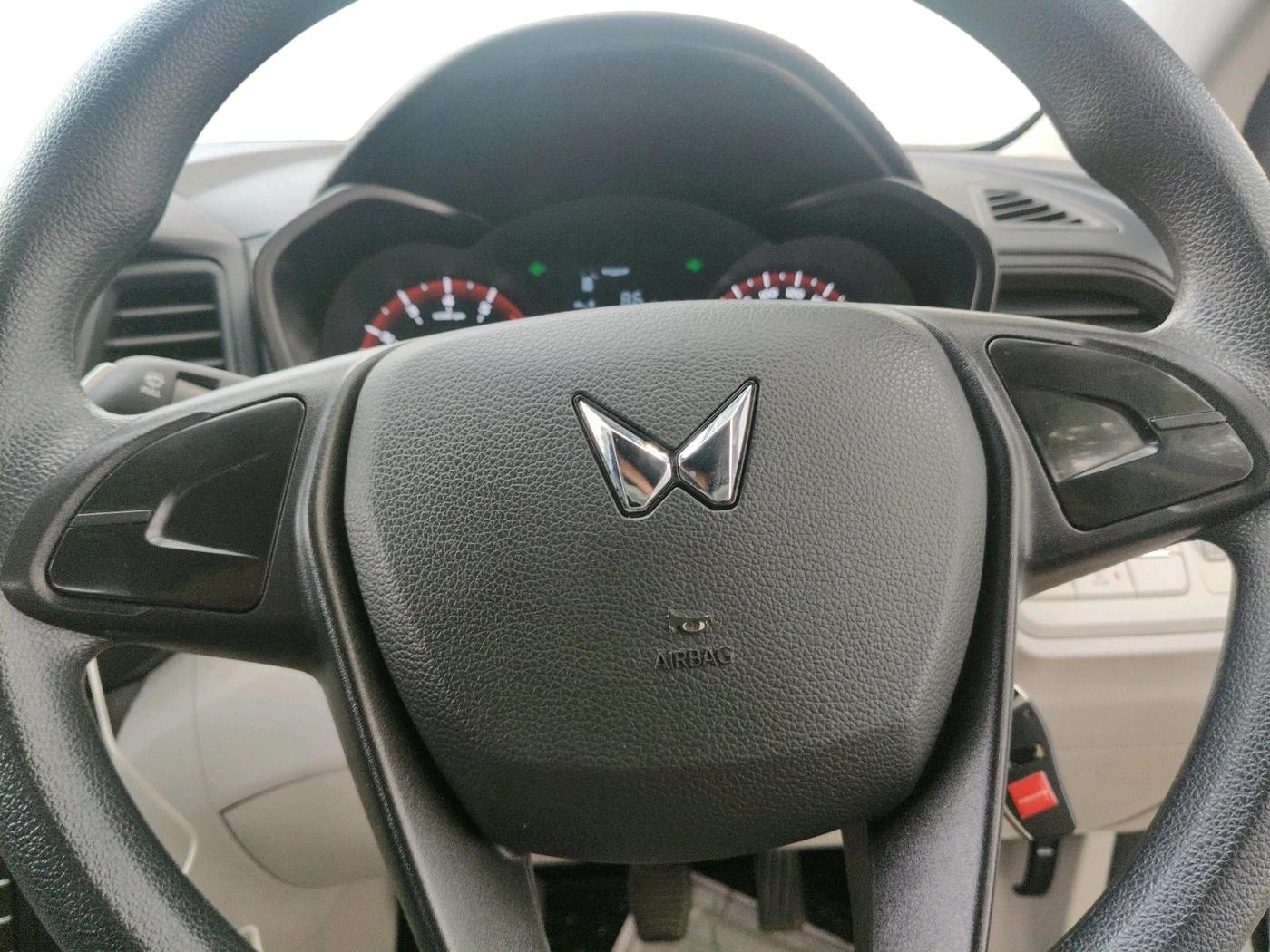 2023 Mahindra XUV300 W4 1.2 PETROL, Petrol, Manual, 13,567 km, interior