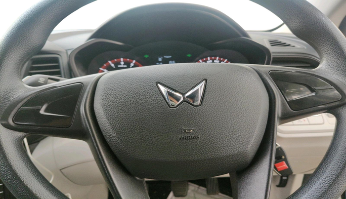 2023 Mahindra XUV300 W4 1.2 PETROL, Petrol, Manual, 13,567 km, interior