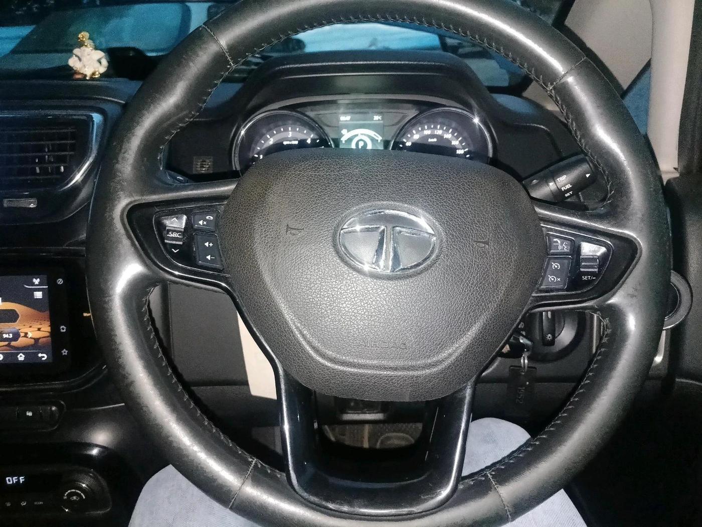 2019 Tata Hexa XTA 4X2 7 STR, Diesel, Automatic, 1,23,366 km, interior