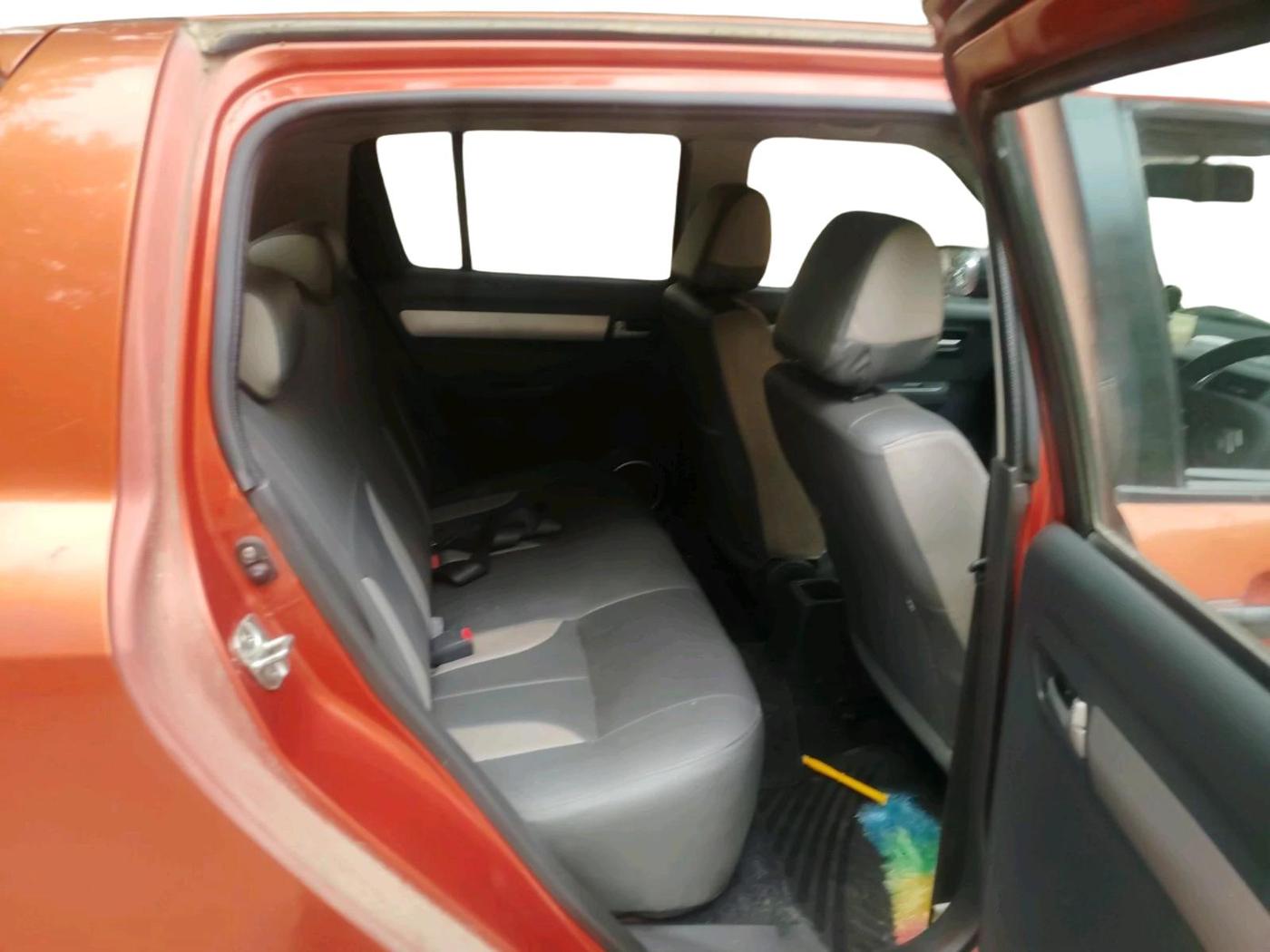 2011 Maruti Swift VXI, Petrol, Manual, 33,588 km, interior