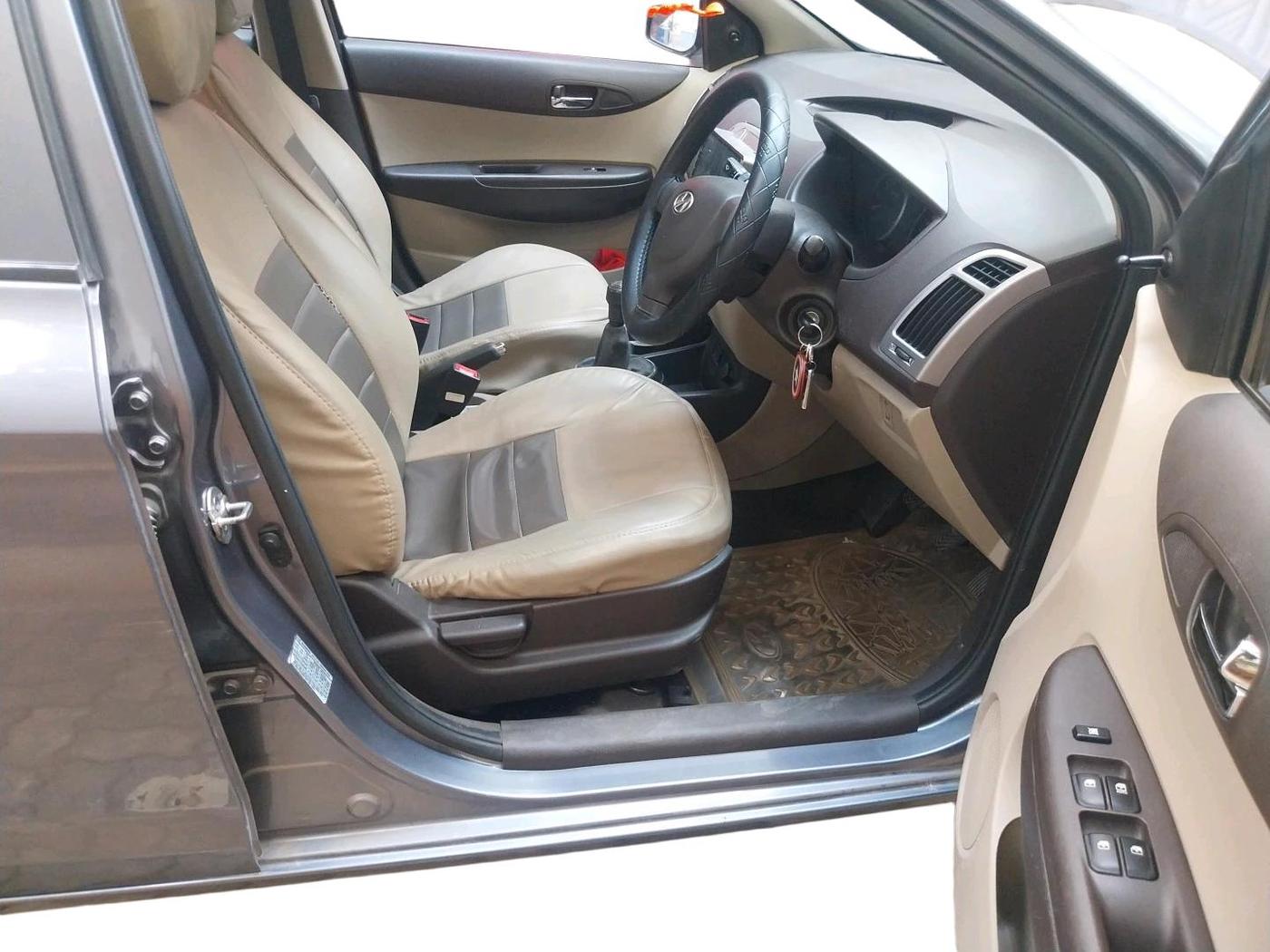 2011 Hyundai i20 MAGNA (O) 1.2, Petrol, Manual, 50,757 km, interior