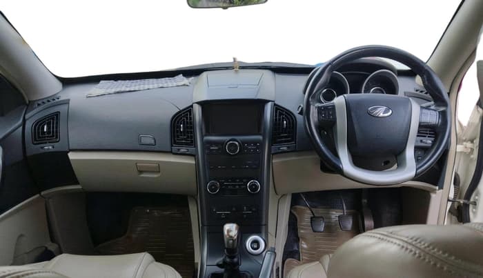 2017 Mahindra XUV500 W8, Diesel, Manual, 1,90,219 km, interior