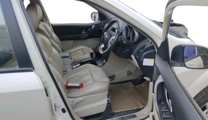 2017 Mahindra XUV500 W8, Diesel, Manual, 1,90,219 km, interior
