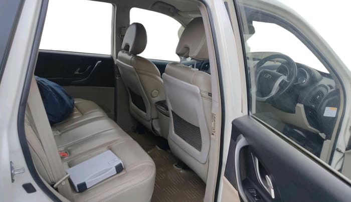 2017 Mahindra XUV500 W8, Diesel, Manual, 1,90,219 km, interior