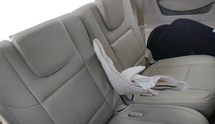 2017 Mahindra XUV500 W8, Diesel, Manual, 1,90,219 km, interior