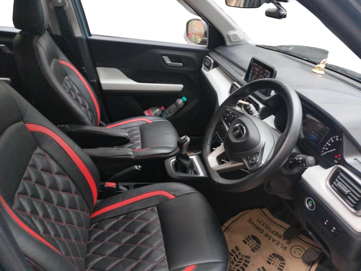 2024 Tata PUNCH Creative Dual Tone MT Sunroof, Petrol, Manual, 11,535 km, interior